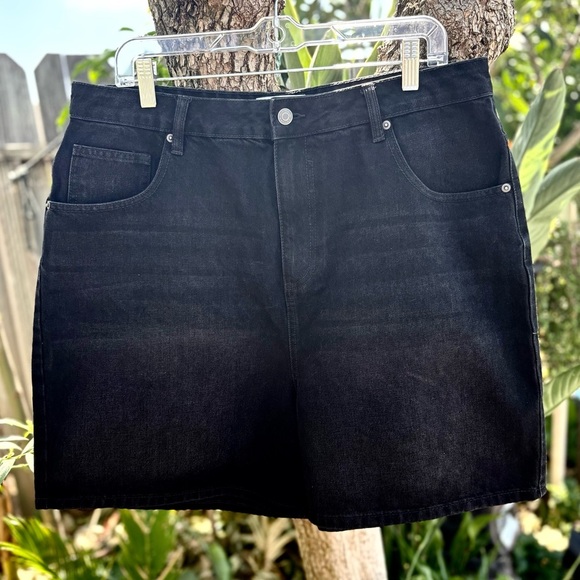 ASOS Design Curve DAD Denim Black Wash Shorts Size: 14 - Picture 8 of 8